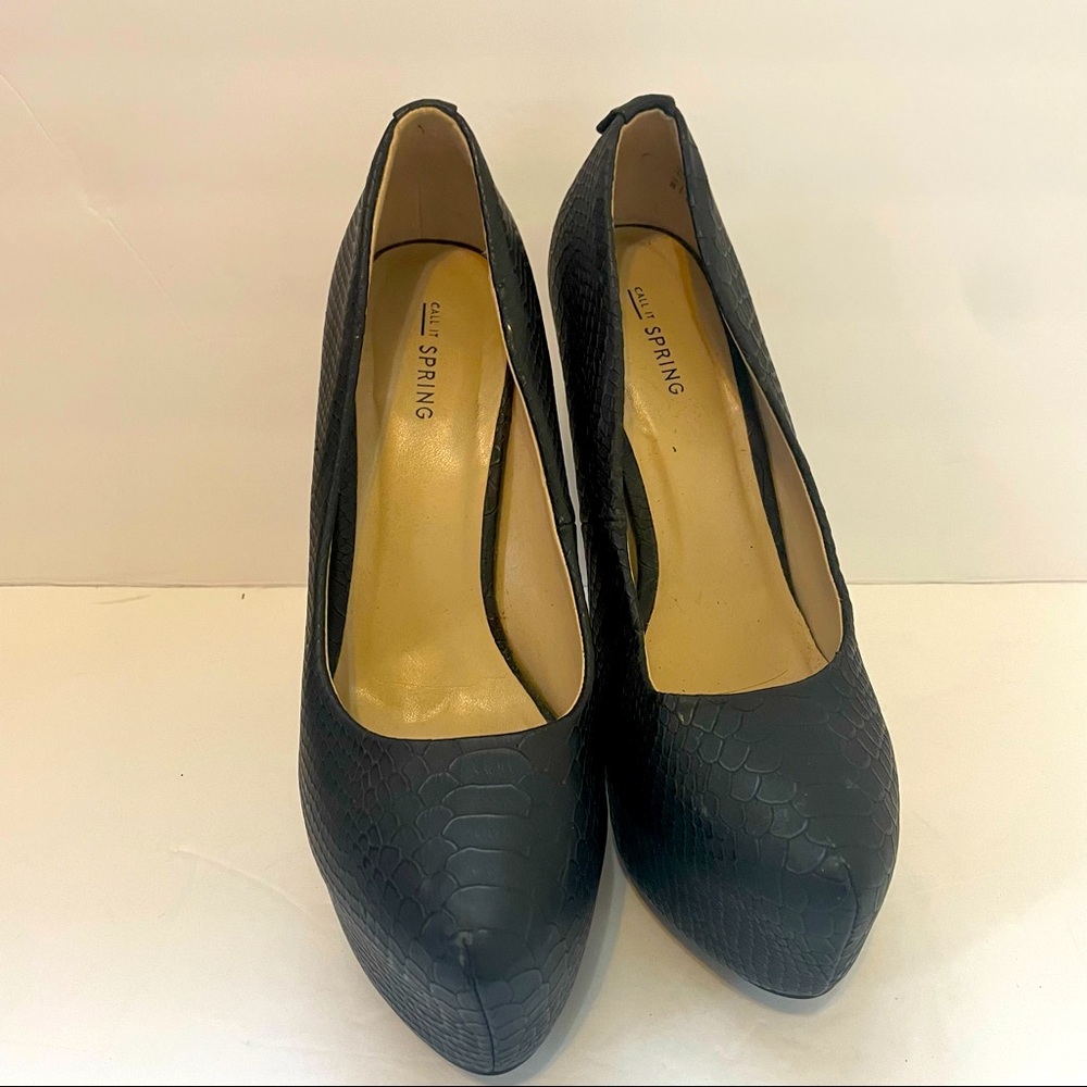 Black Textured 6” Pumps